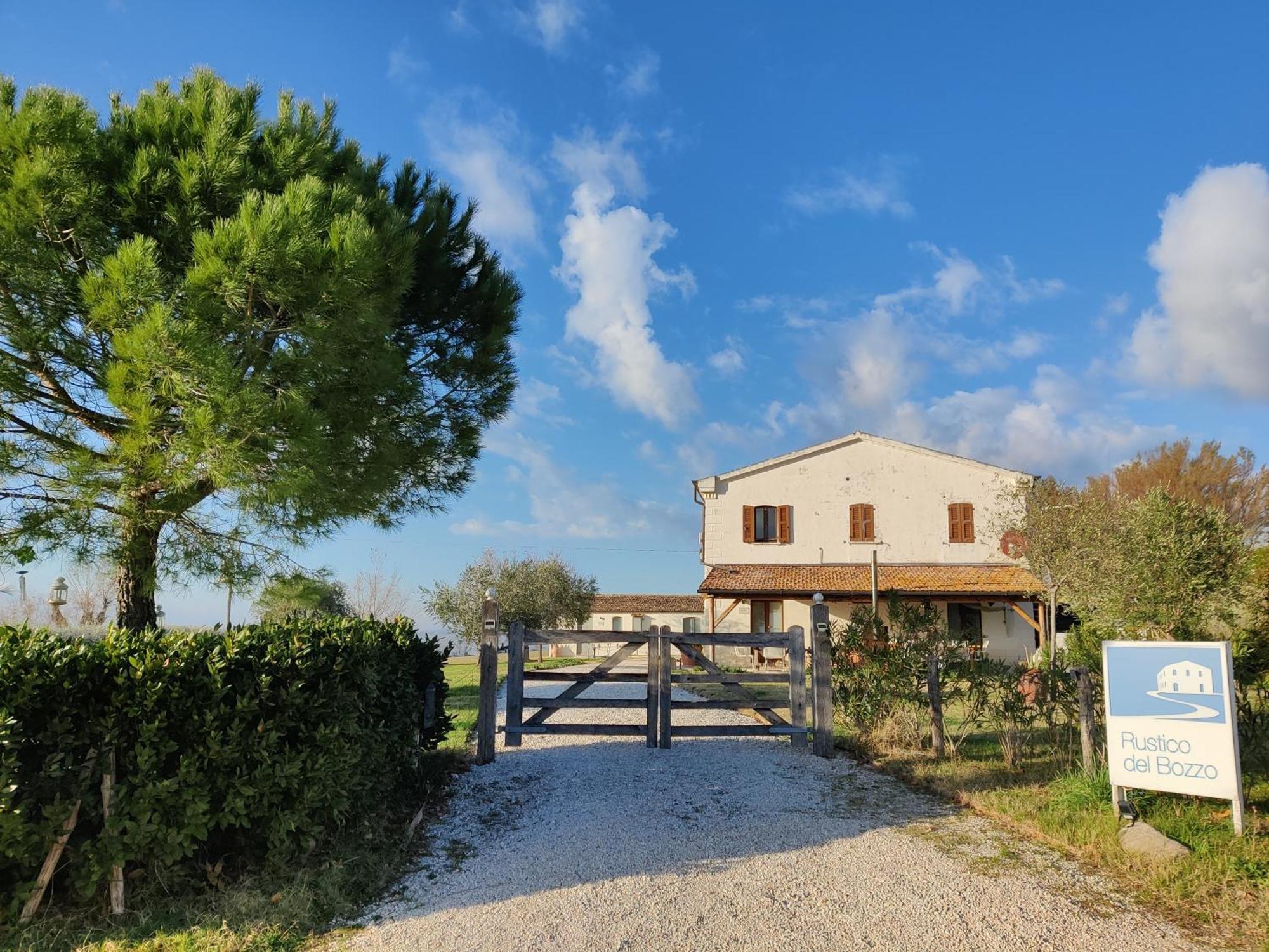 Rustico Del Bozzo Casa de hóspedes Castelleone di Suasa Exterior foto