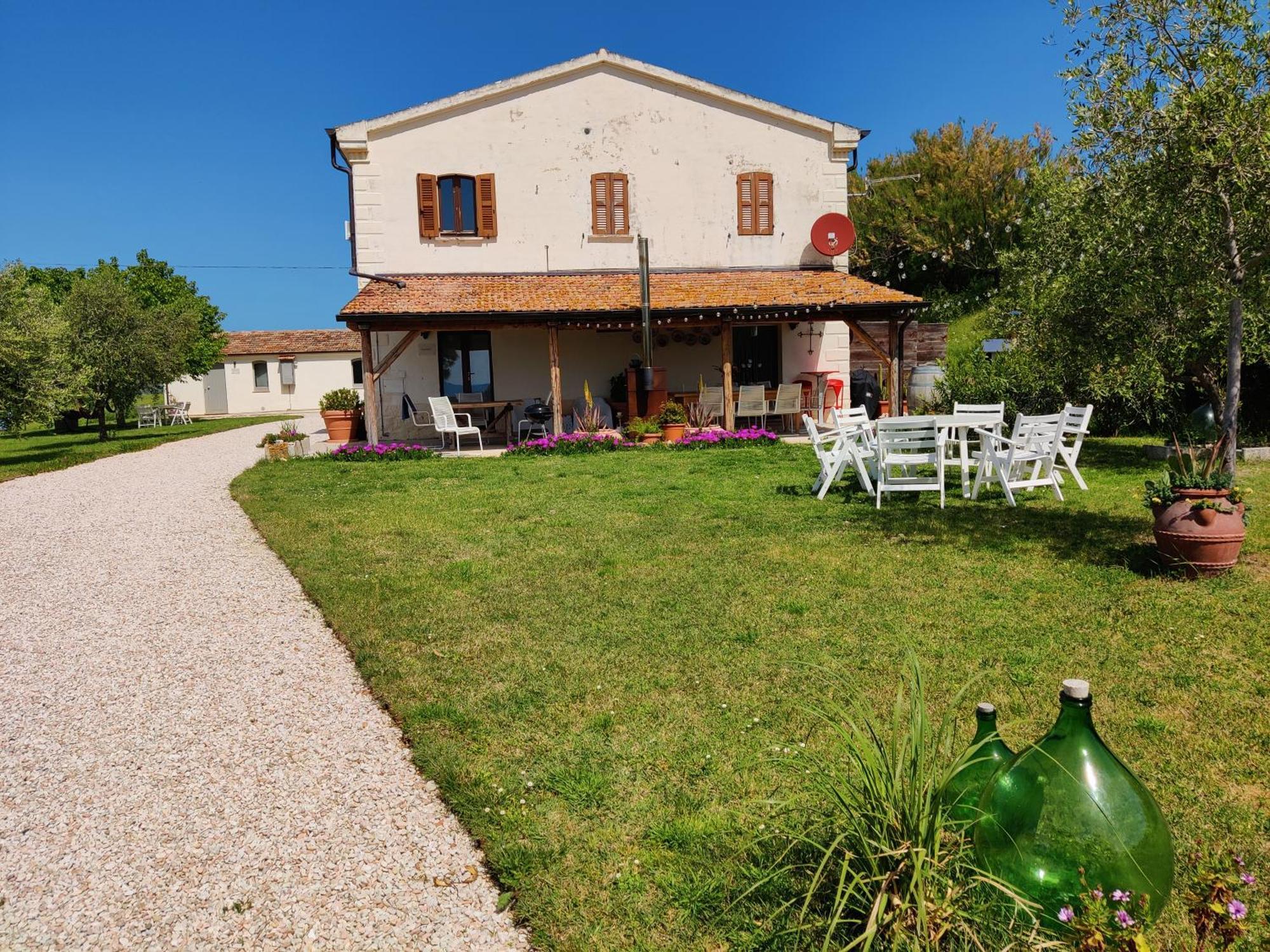 Rustico Del Bozzo Casa de hóspedes Castelleone di Suasa Exterior foto