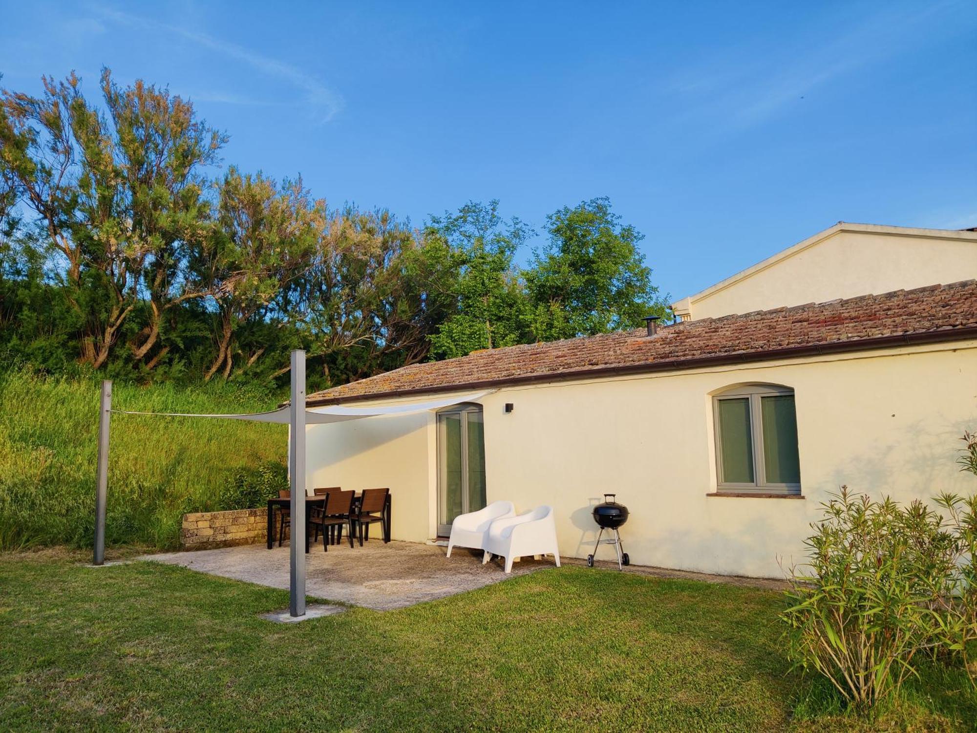 Rustico Del Bozzo Casa de hóspedes Castelleone di Suasa Exterior foto